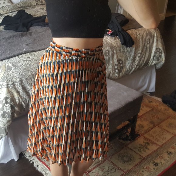 Forever 21 midi pleated skirt. - Picture 2 of 2